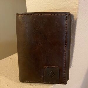 Columbia Men’s Brown Leather Security Wallet. NWT. Tri-Fold.